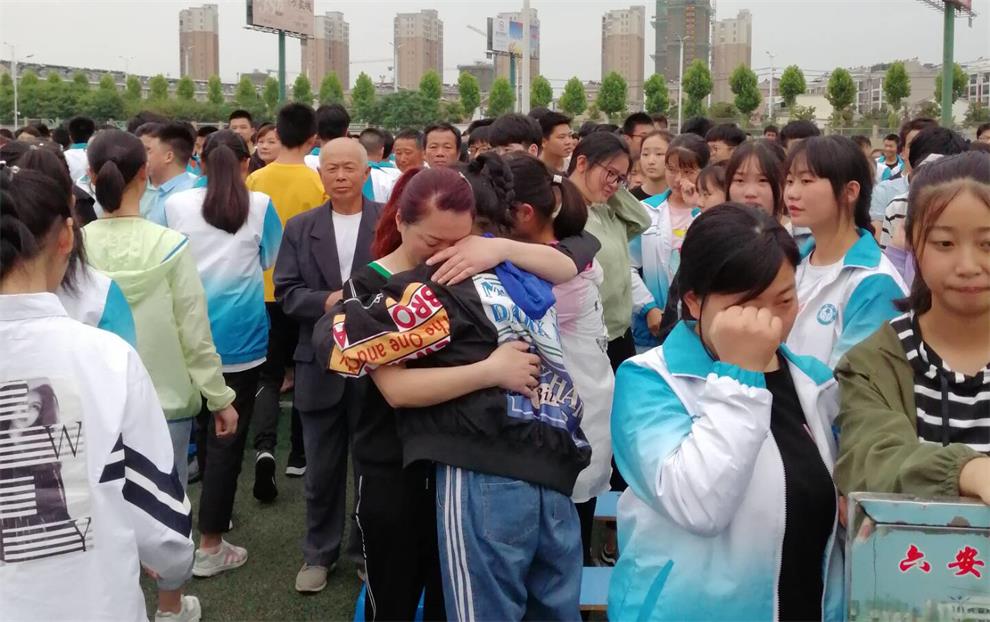 拥抱_看图王.jpg 拥抱_看图王.jpg