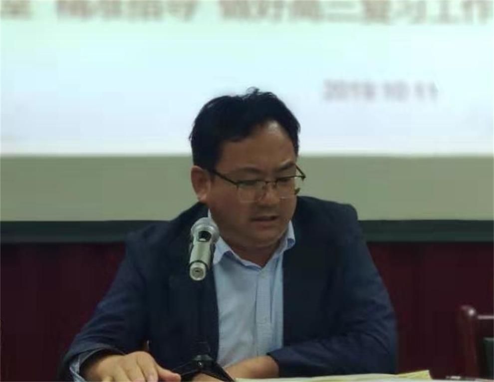刘校.jpg 刘校.jpg