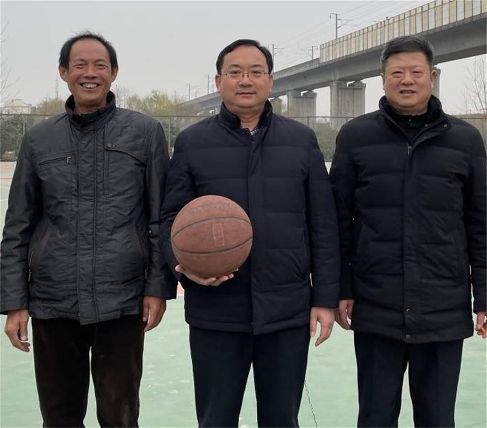 开球.jpg 开球.jpg