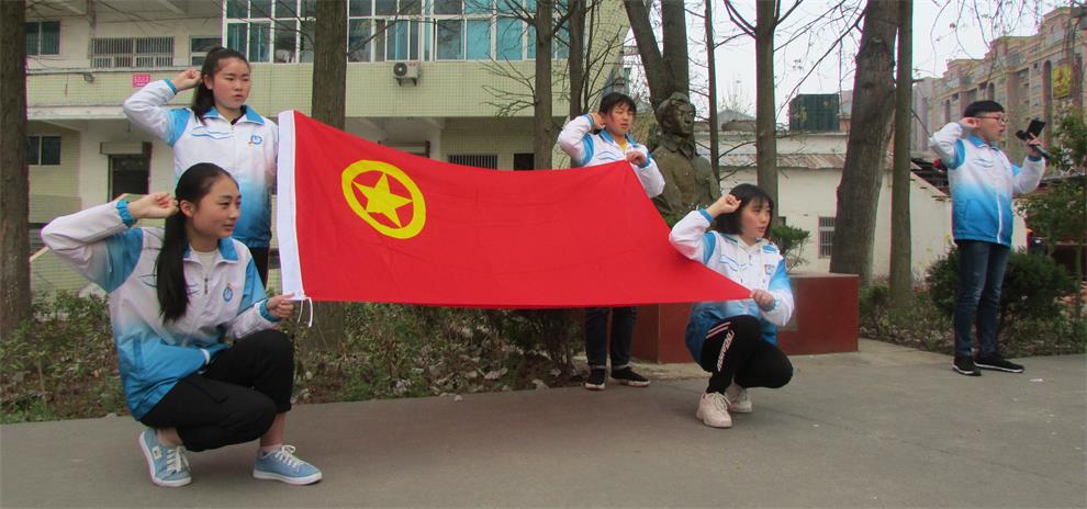 团旗.JPG